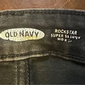 Old Navy Rockstar Mid-Rise Jeans in Black